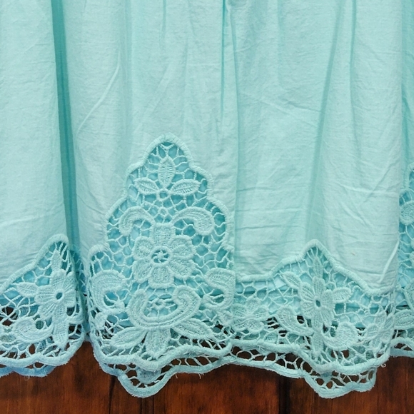 Maurices Crochet Hem Skirt NWOT Medium - Picture 2 of 6